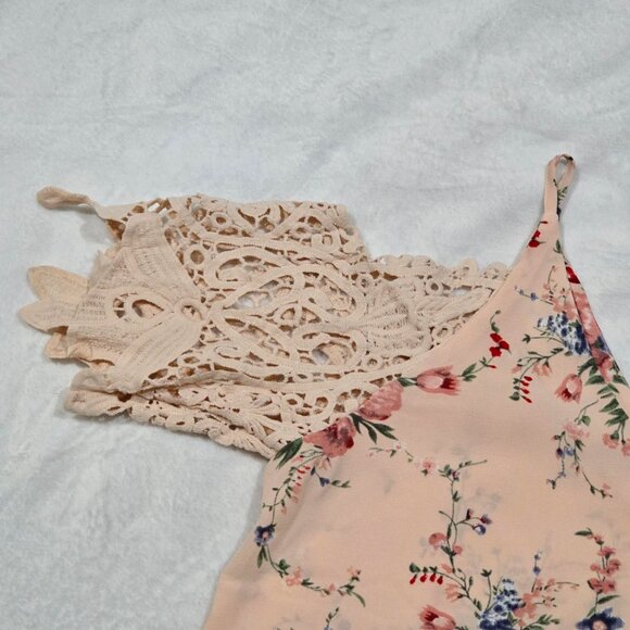SheIn ✦ Floral Lace Cold Shoulder Top ✦ Light Pink Boho Bloom NWOT S (Fits M/L) - Picture 3 of 9